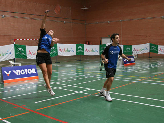 Ernesto Velázquez y Laura Molina, durante su último partido con el Soderinsa.